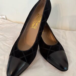 Salvatore Ferragamo Elegant Black Leather Cap Toe Cross Stitch Women's Pumps